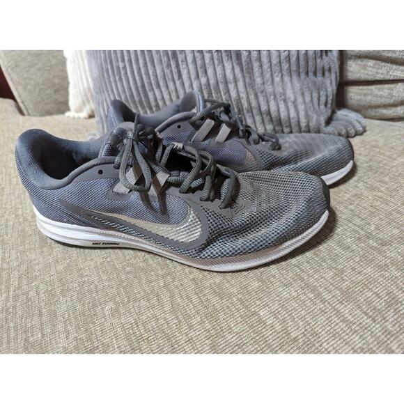 Nike Womens Downshifter 9 AR4947-001 Gray Running Shoes Sneakers Size 9.5 - Picture 3 of 9